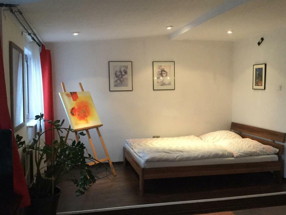 Studio - Hh Airport Bed and Breakfast Hamburg-Harburg Exteriör bild